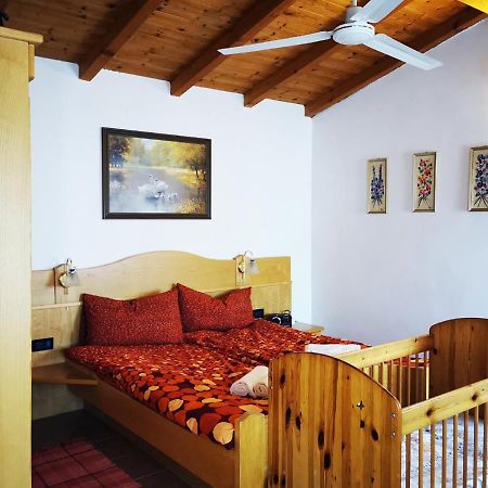 Casa Rustica Con Giardino Caprino Veronese Exterior foto
